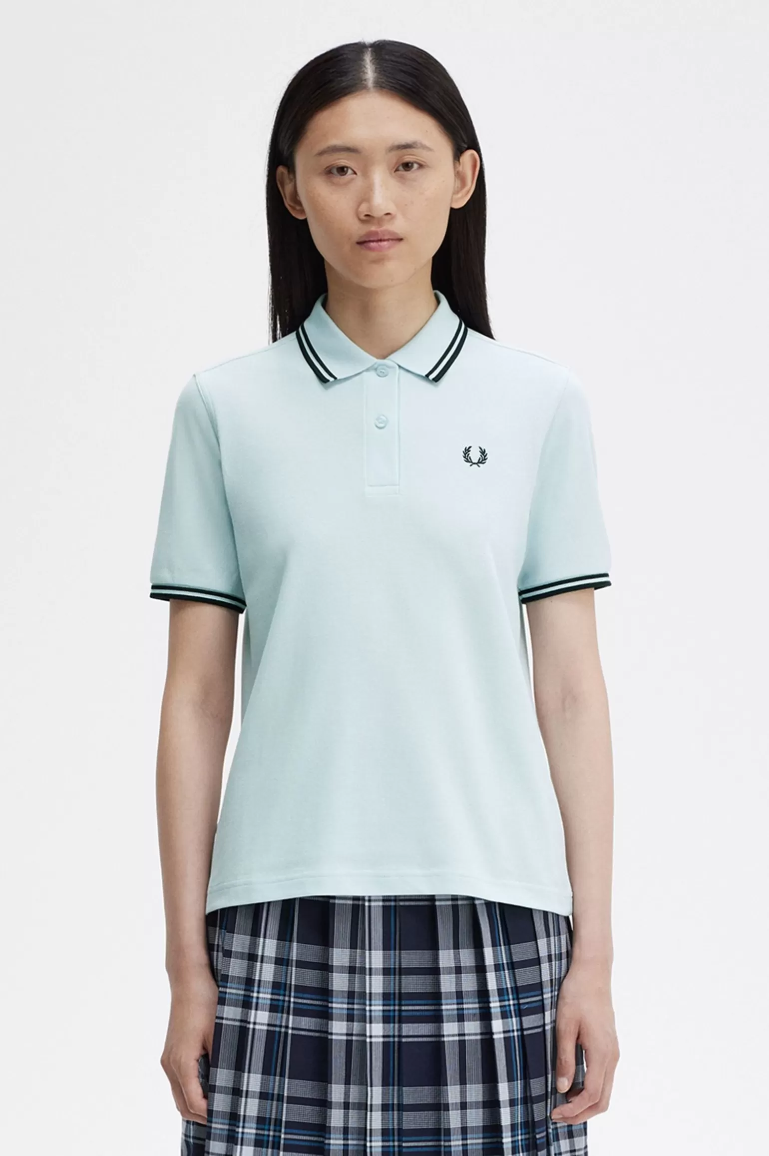 Poloshirts^Fred Perry G3600 Heller Eisfarbton / Schwarz / Schwarz