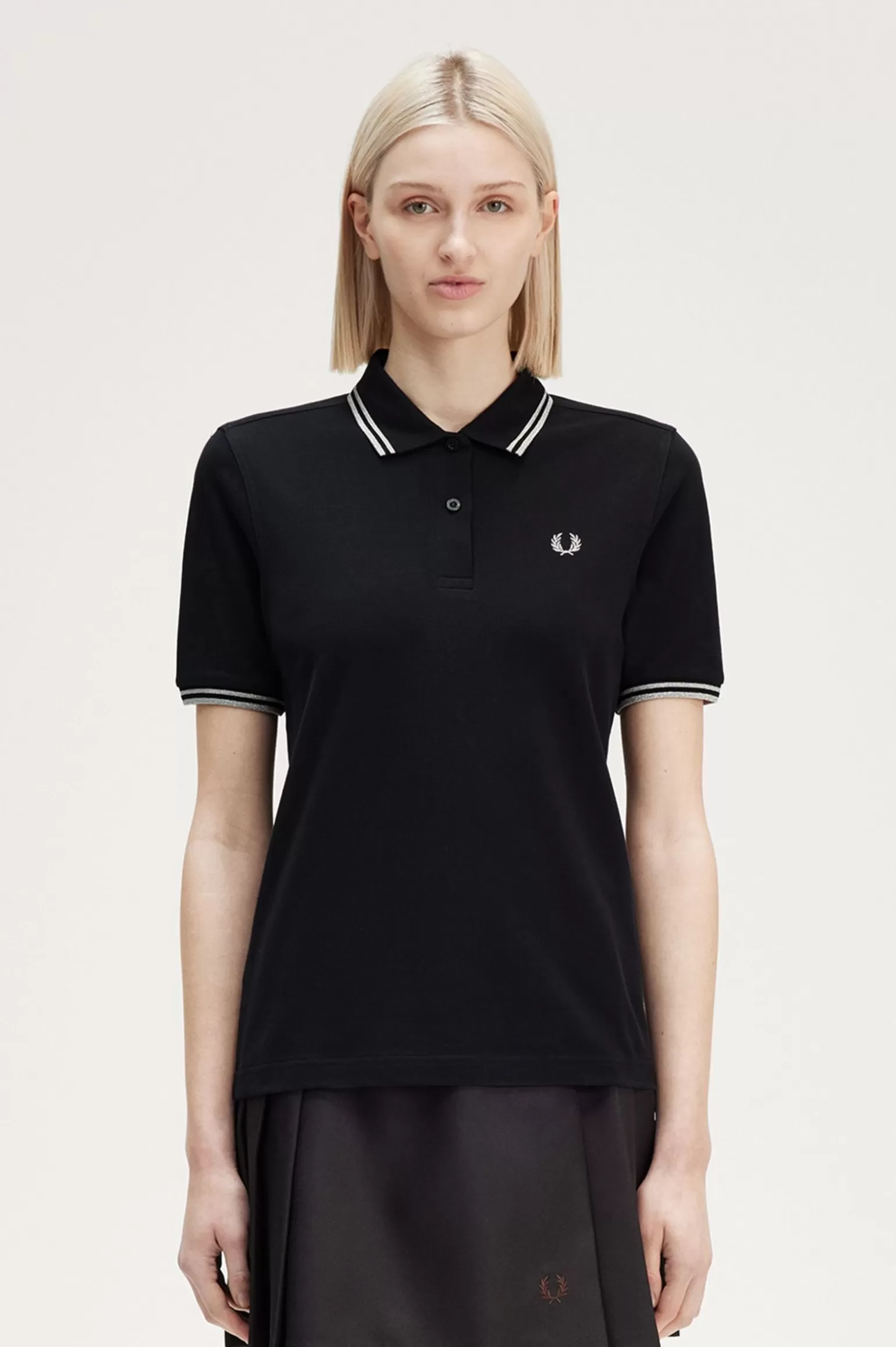 Poloshirts^Fred Perry G3600 Schwarz / Metallic-Silber / Metallic-Silber