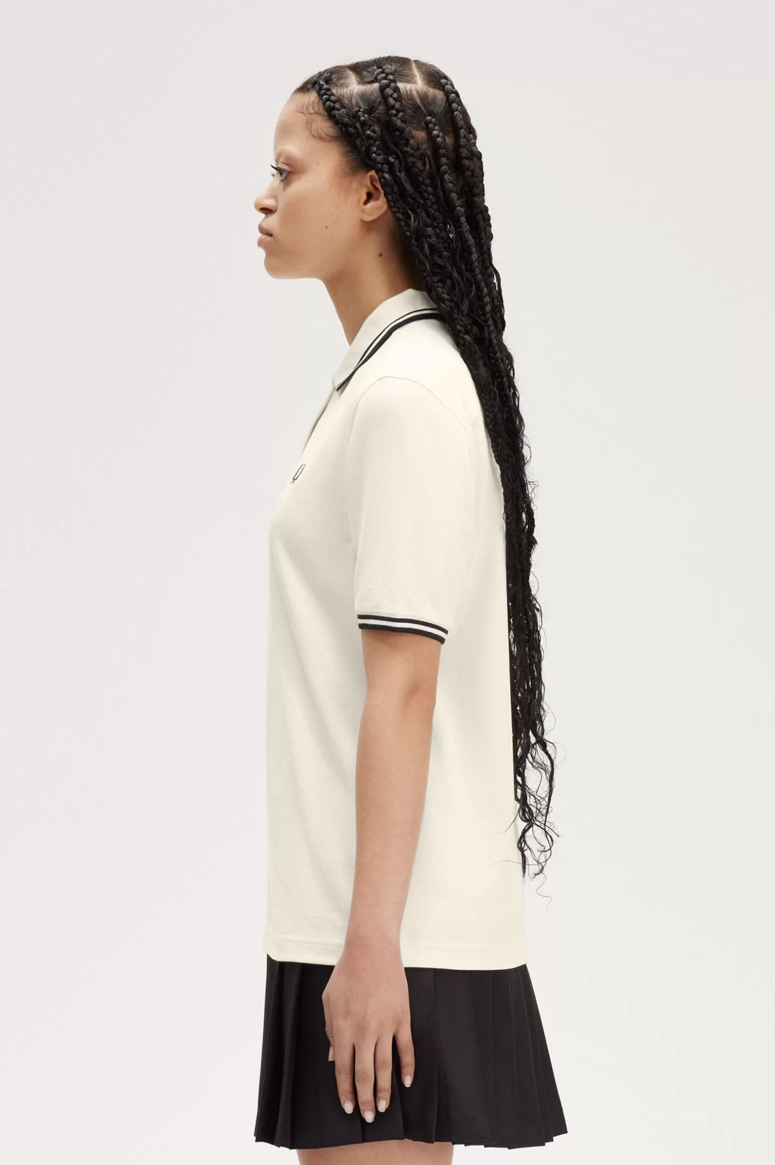 Poloshirts^Fred Perry G3600 Ecru / Metallic-Schwarz / Metallic-Schwarz
