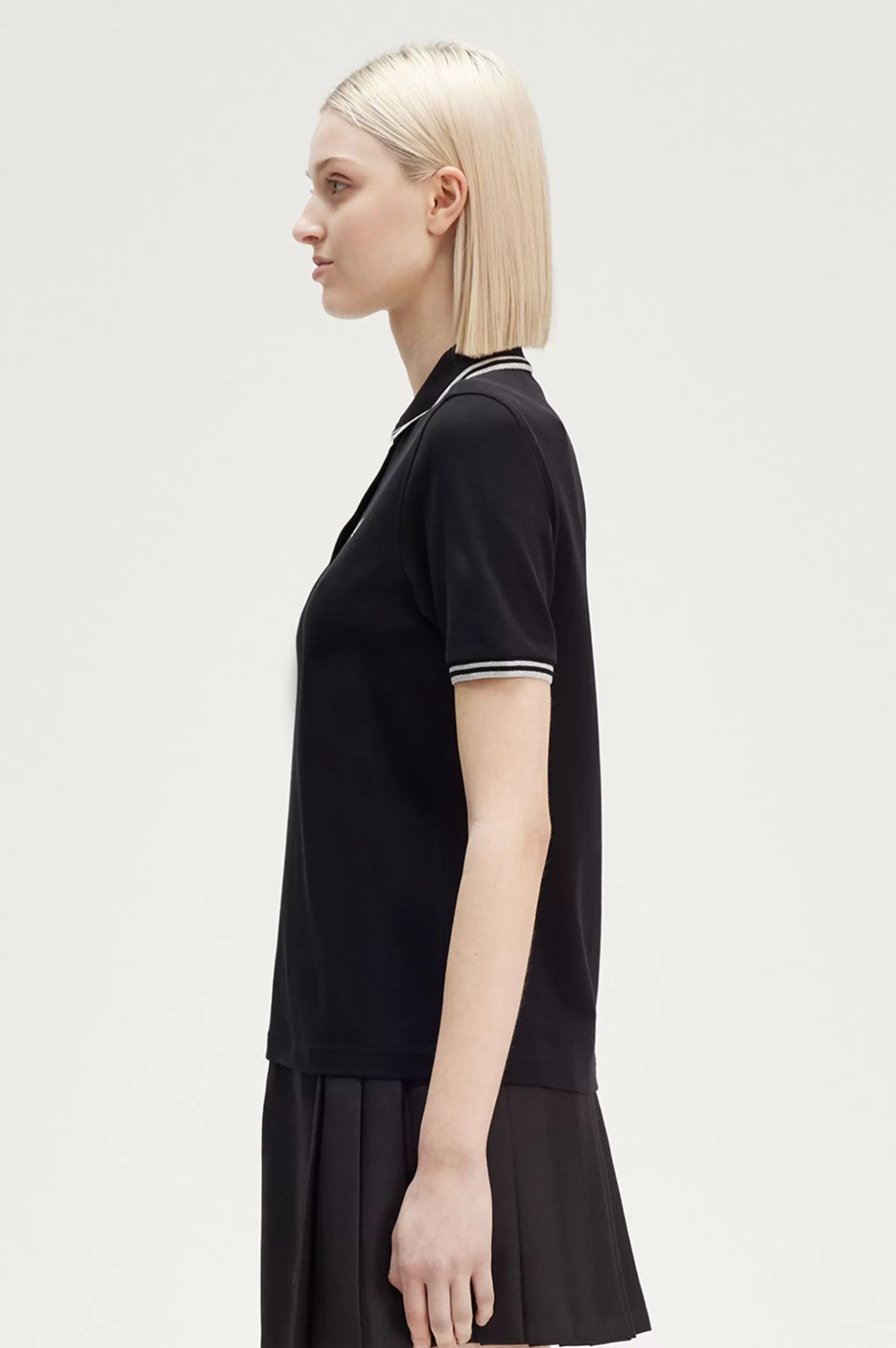 Poloshirts^Fred Perry G3600 Schwarz / Metallic-Silber / Metallic-Silber