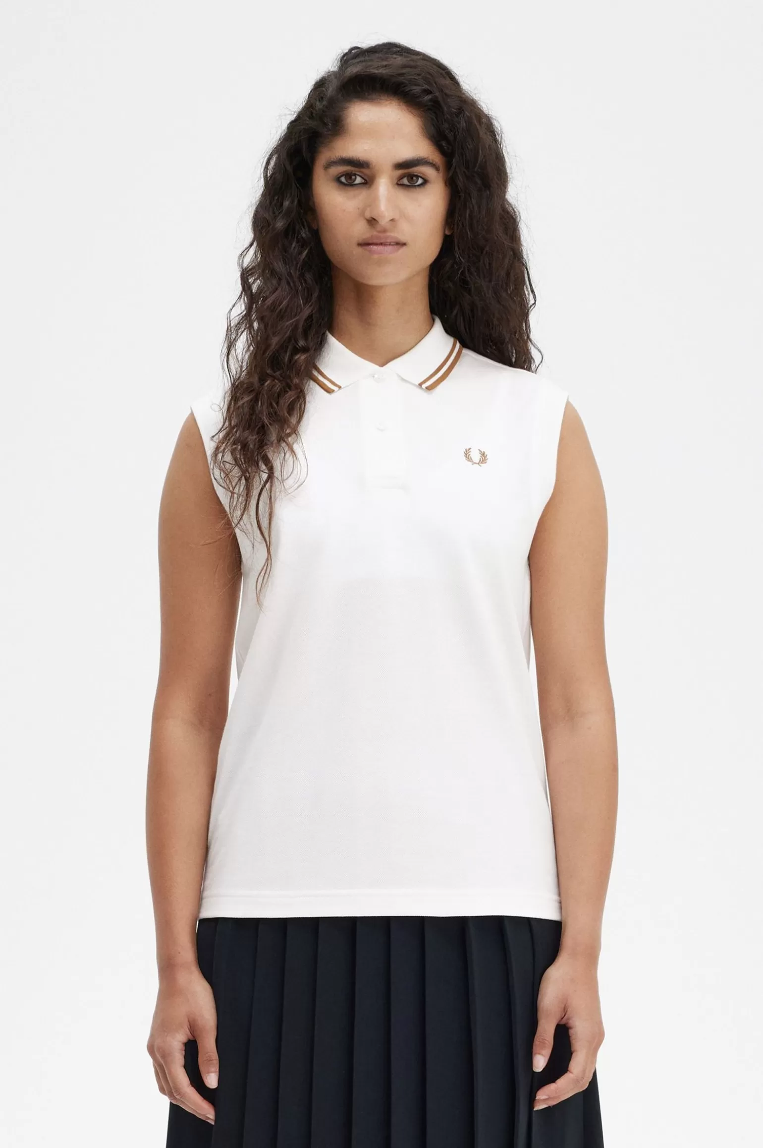 Poloshirts^Fred Perry G7200 Schneeweiß / Dunkles Karamell / Dunkles Karamell