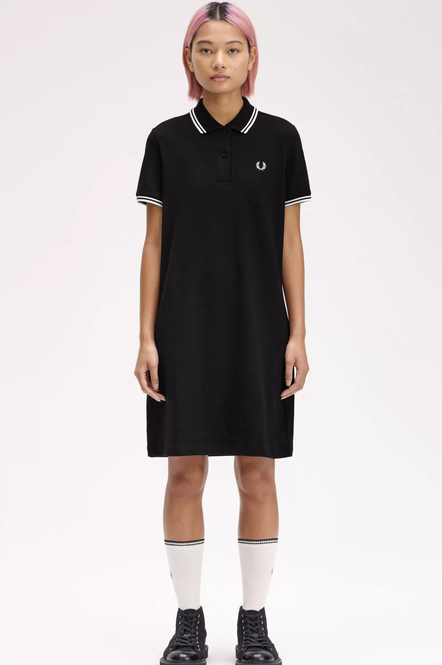 Kleider^Fred Perry Hemdkleid Mit Doppelstreifen Von Schwarz / Weiß / Weiß