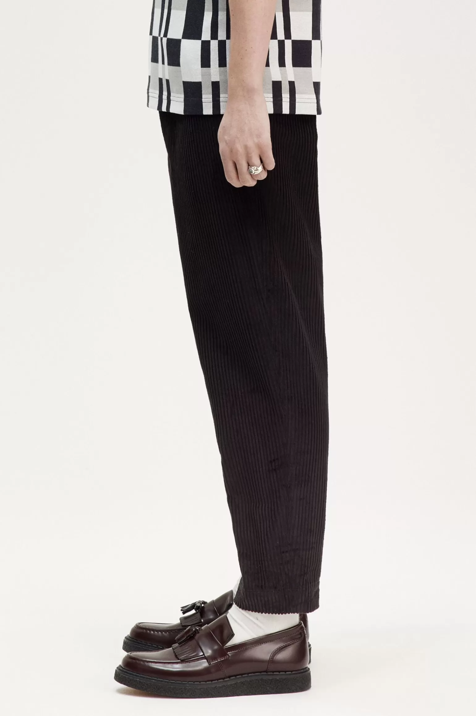 Hosen^Fred Perry Karottenhose Aus Cord Schwarz