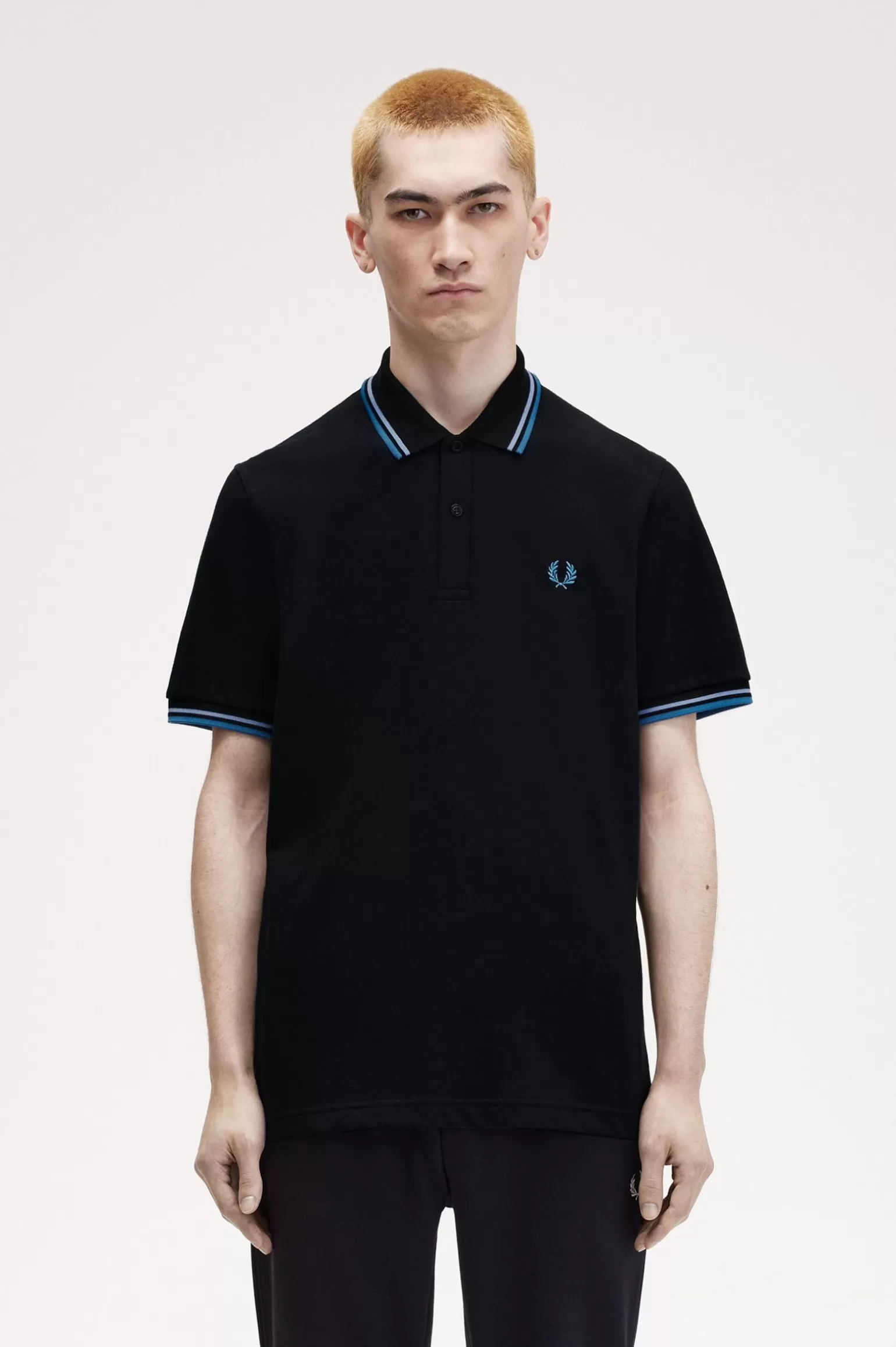 Poloshirts^Fred Perry M12 Schwarz / Himmelblau / Runaway Bay Ocean