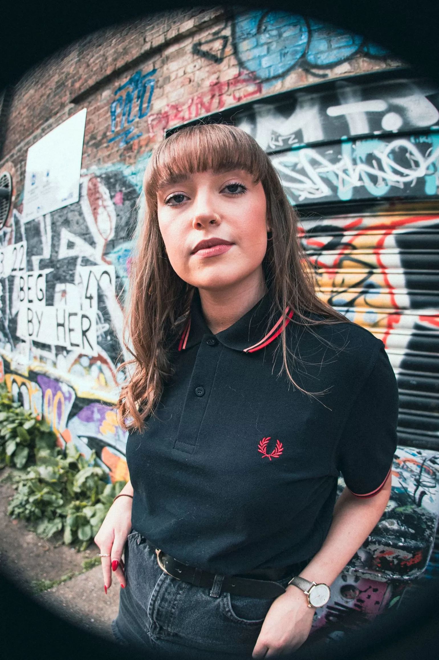 Poloshirts^Fred Perry M12 Schwarz / Korallenrot / Camden Brick