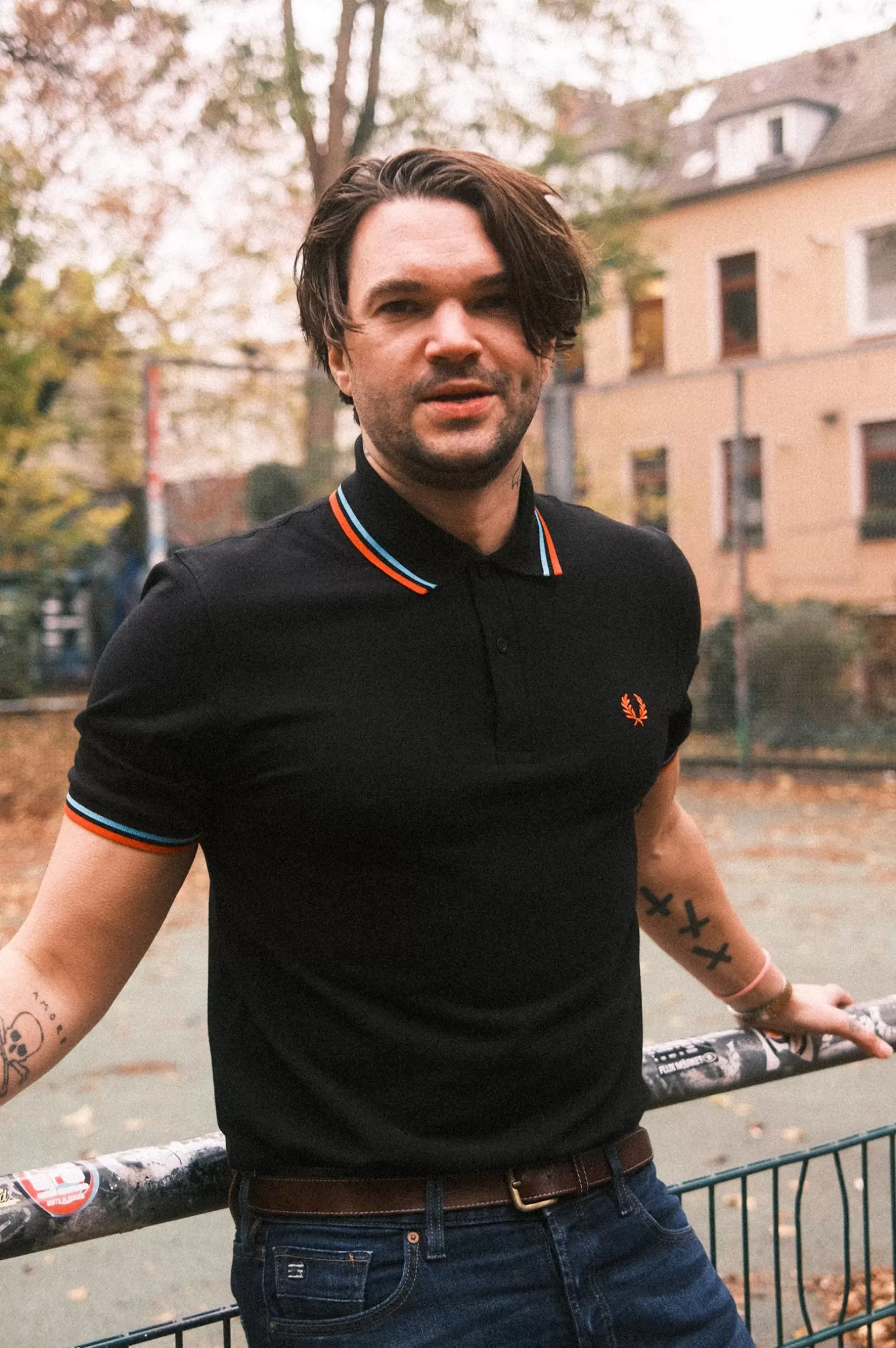 Poloshirts^Fred Perry M12 Schwarz / Hamburger Himmel / Spray-Orange
