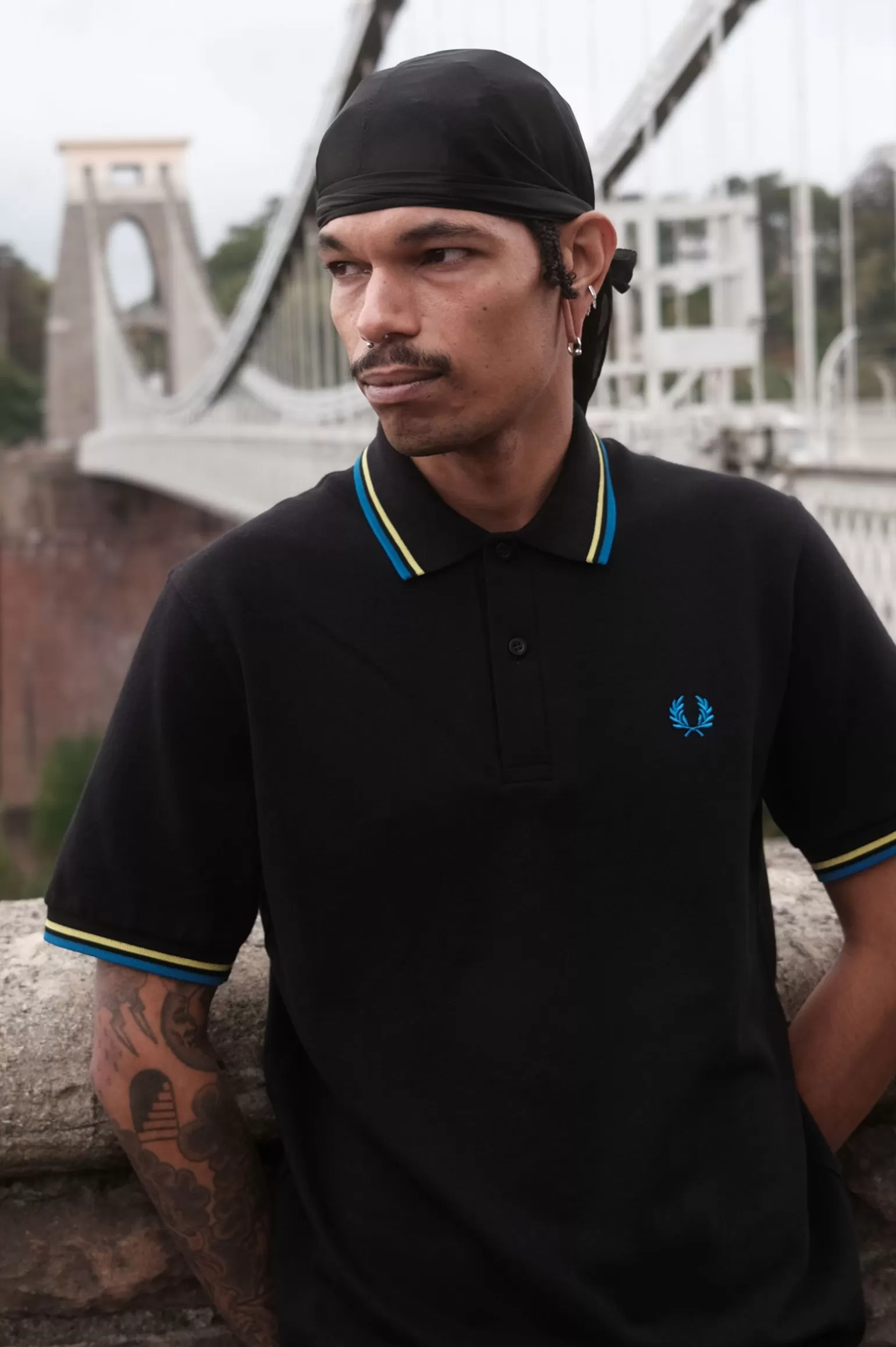 Poloshirts^Fred Perry M12 Schwarz / Neongrün / Bristol Blau