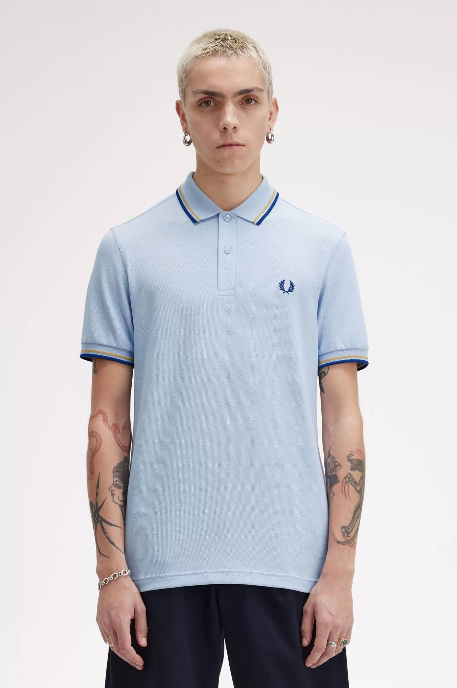 Poloshirts^Fred Perry M3600 Rauch Hell / Honigfarbe / Schattiertes Kobaltblau