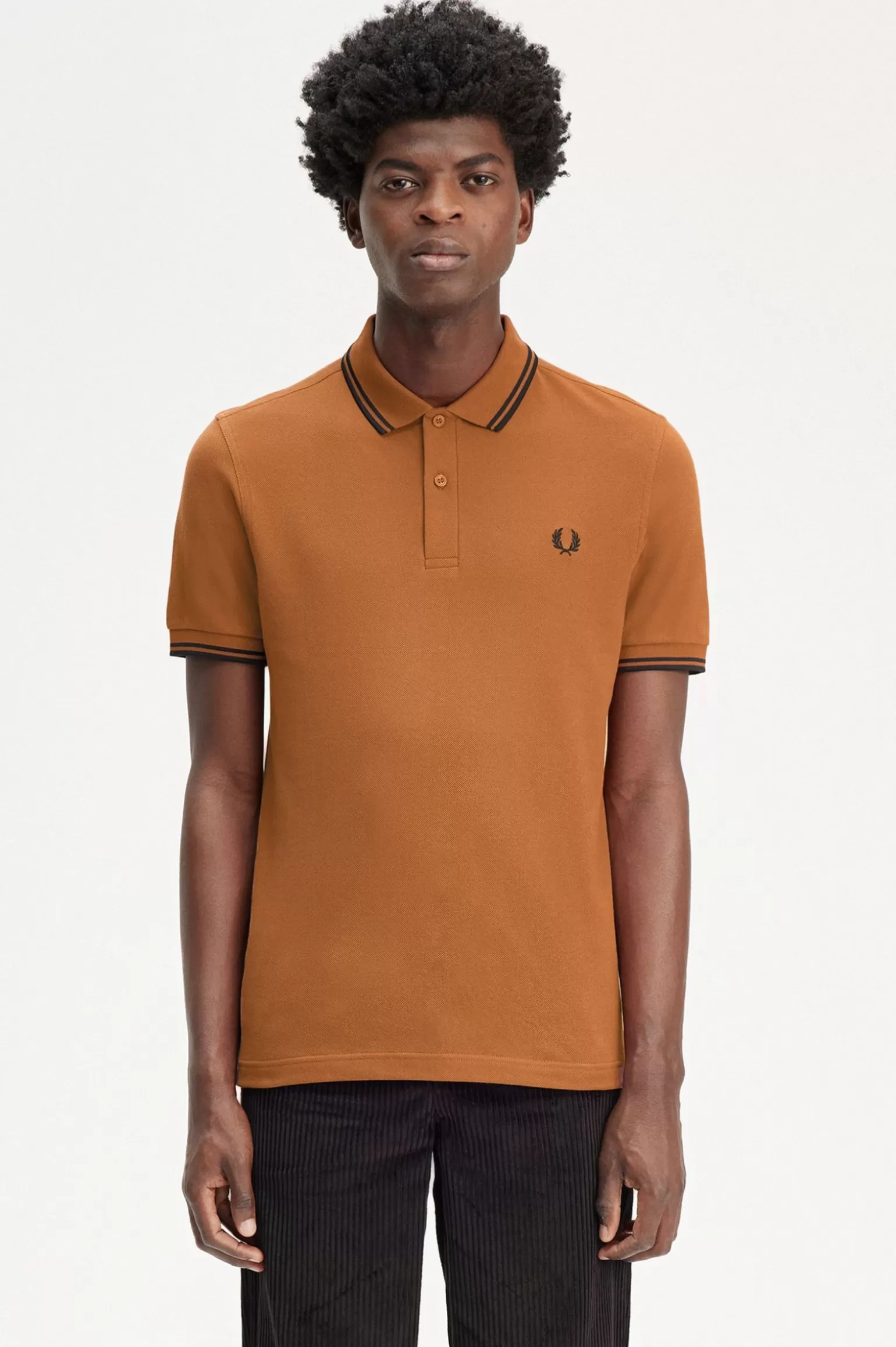 Poloshirts^Fred Perry M3600 Orange / Schwarz / Schwarz