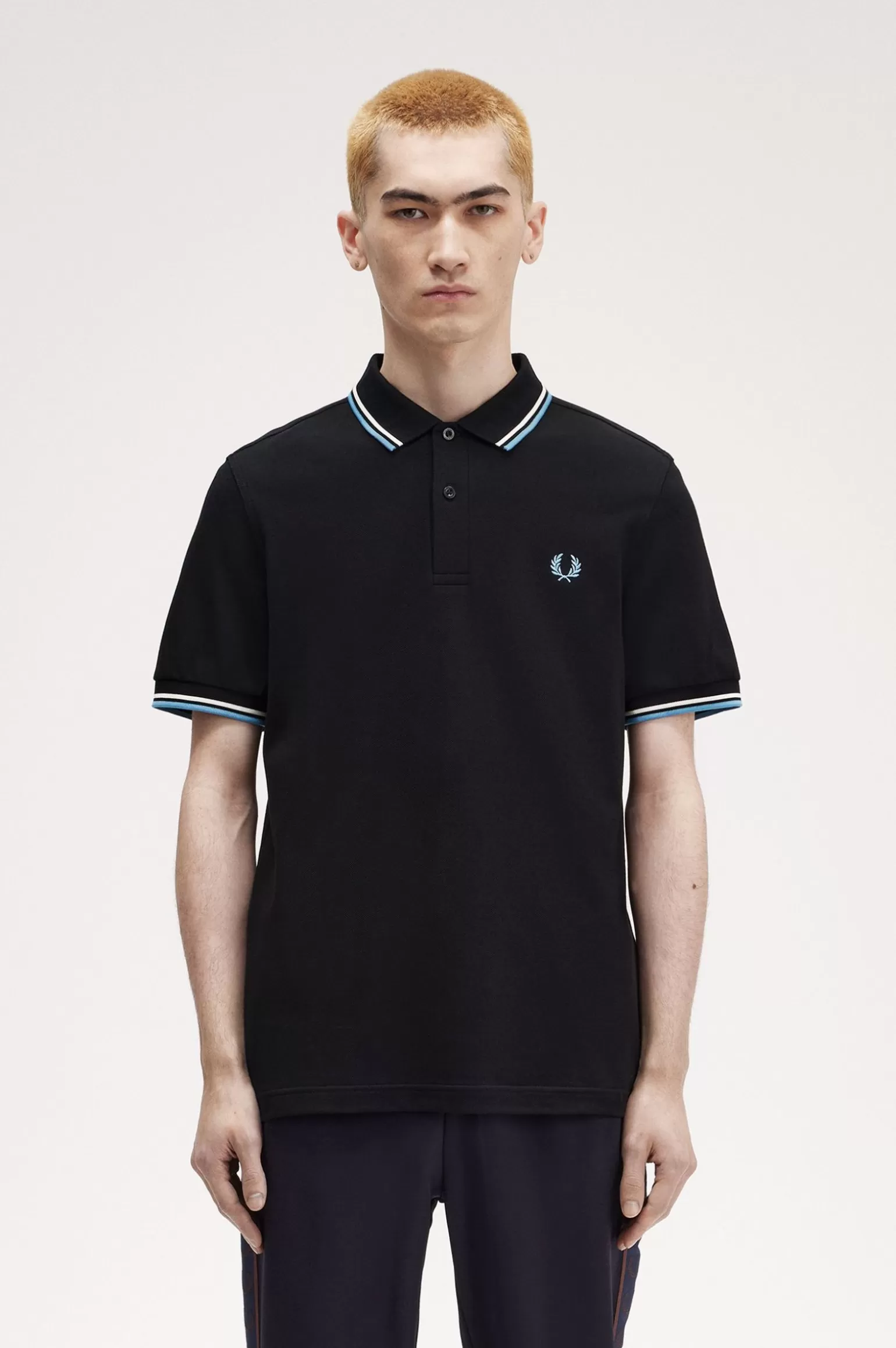 Poloshirts^Fred Perry M3600 Schwarz / Ecru / Hellblau