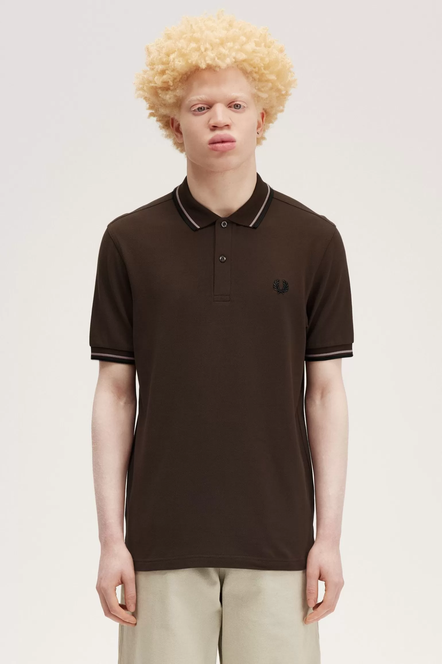 Poloshirts^Fred Perry M3600 Gebrannter Tabak / Dunkelrosa / Schwarz