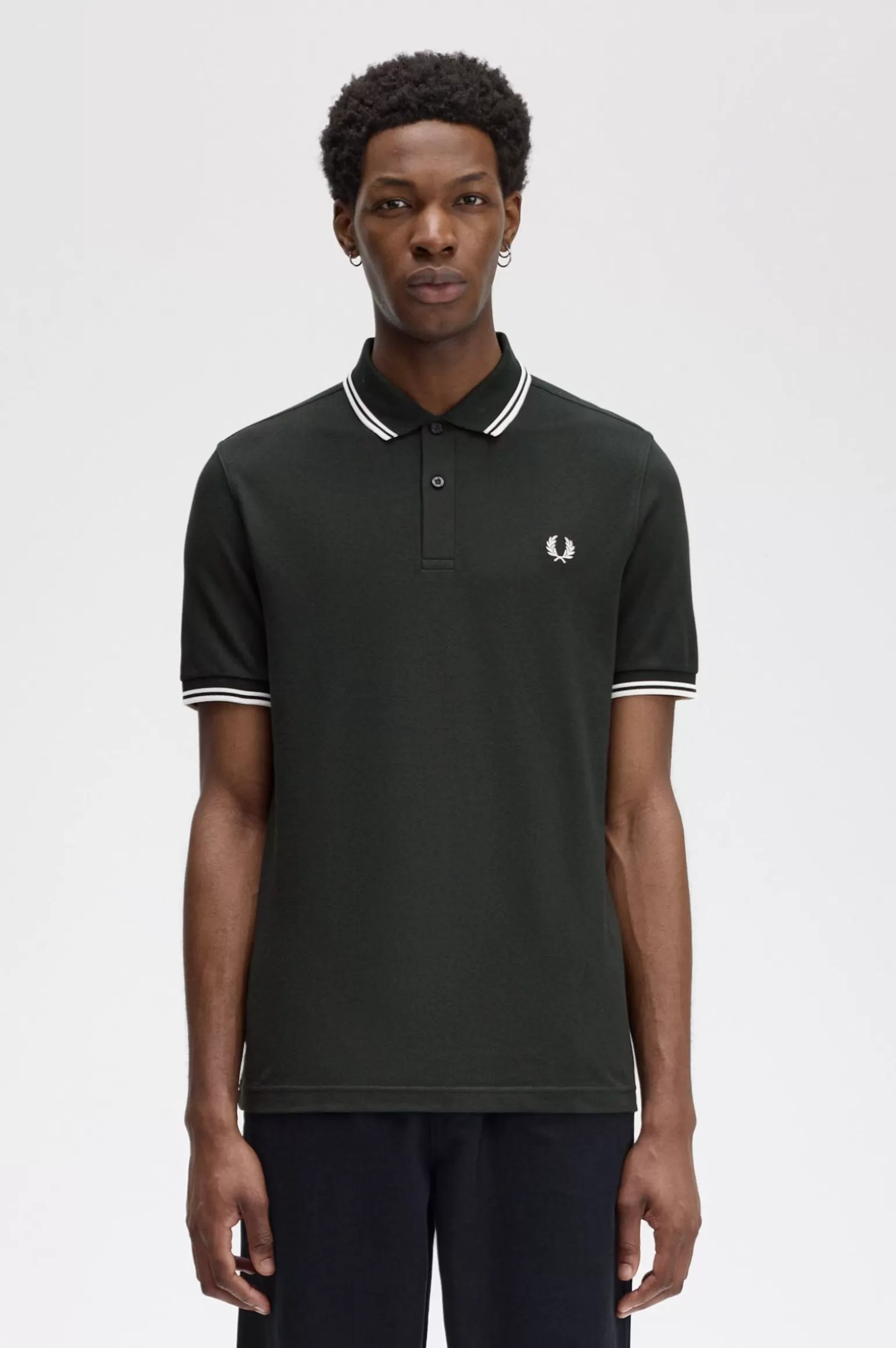 Poloshirts^Fred Perry M3600 Nachtgrün / Schneeweiß / Schneeweiß