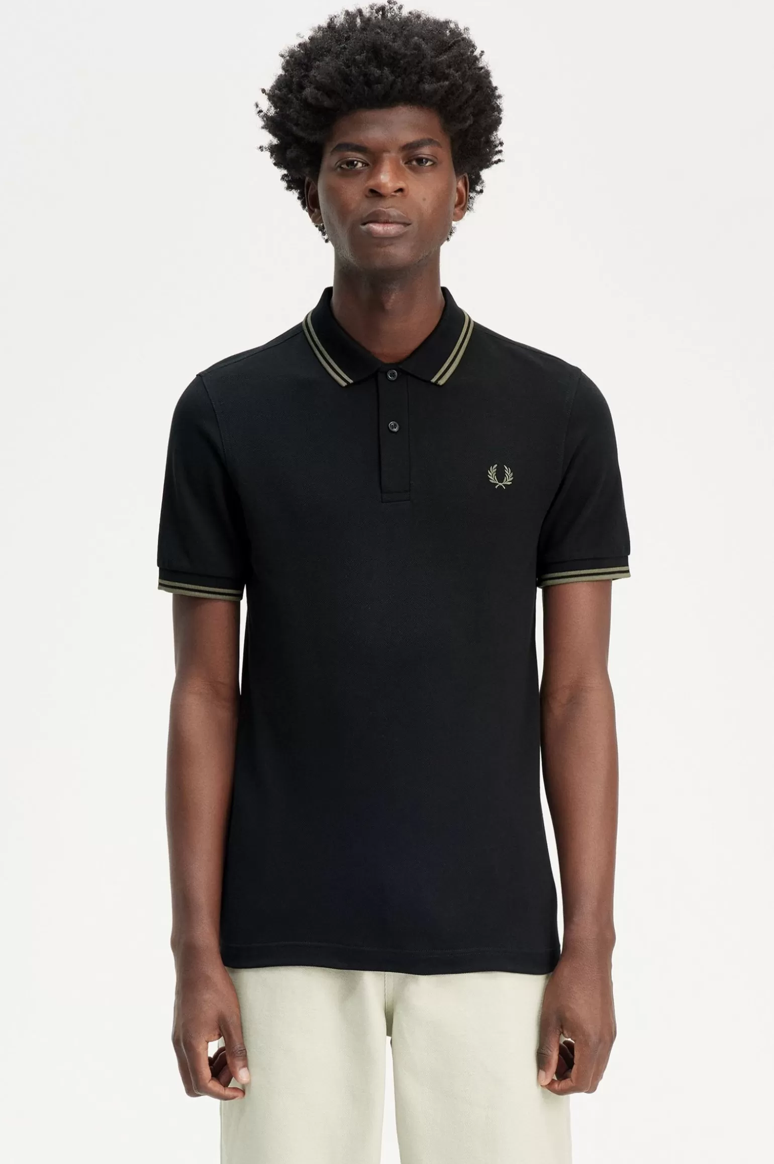 Poloshirts^Fred Perry M3600 Schwarz / Lorbeerkranzgrün / Lorbeerkranzgrün