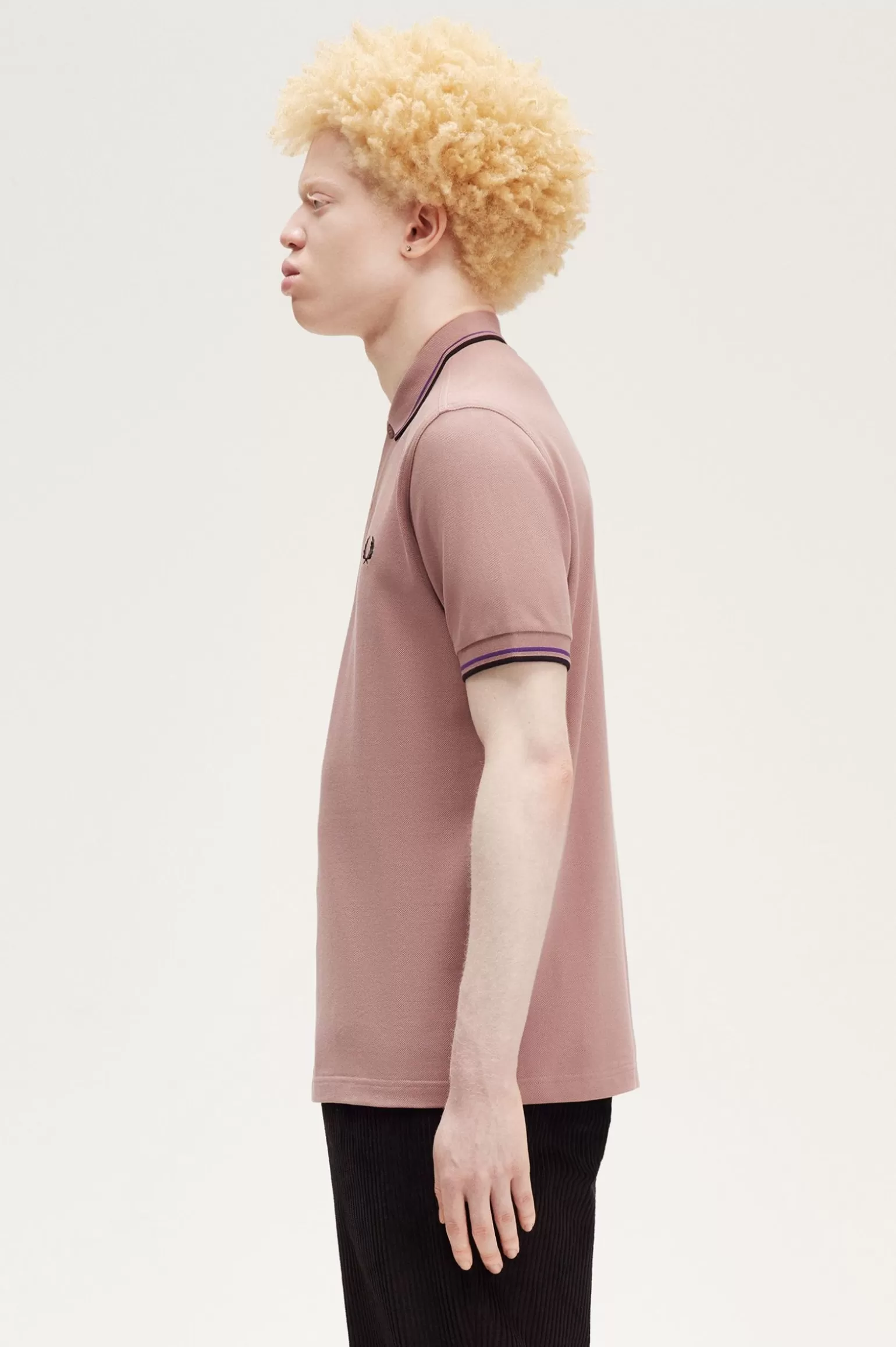 Poloshirts^Fred Perry M3600 Dunkelrosa / Amethyst / Schwarz