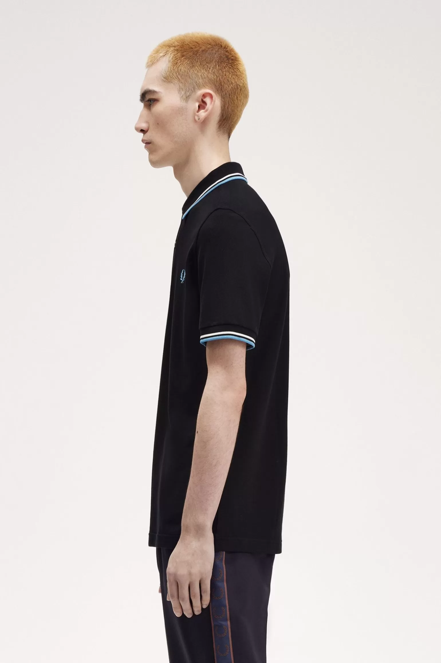 Poloshirts^Fred Perry M3600 Schwarz / Ecru / Hellblau