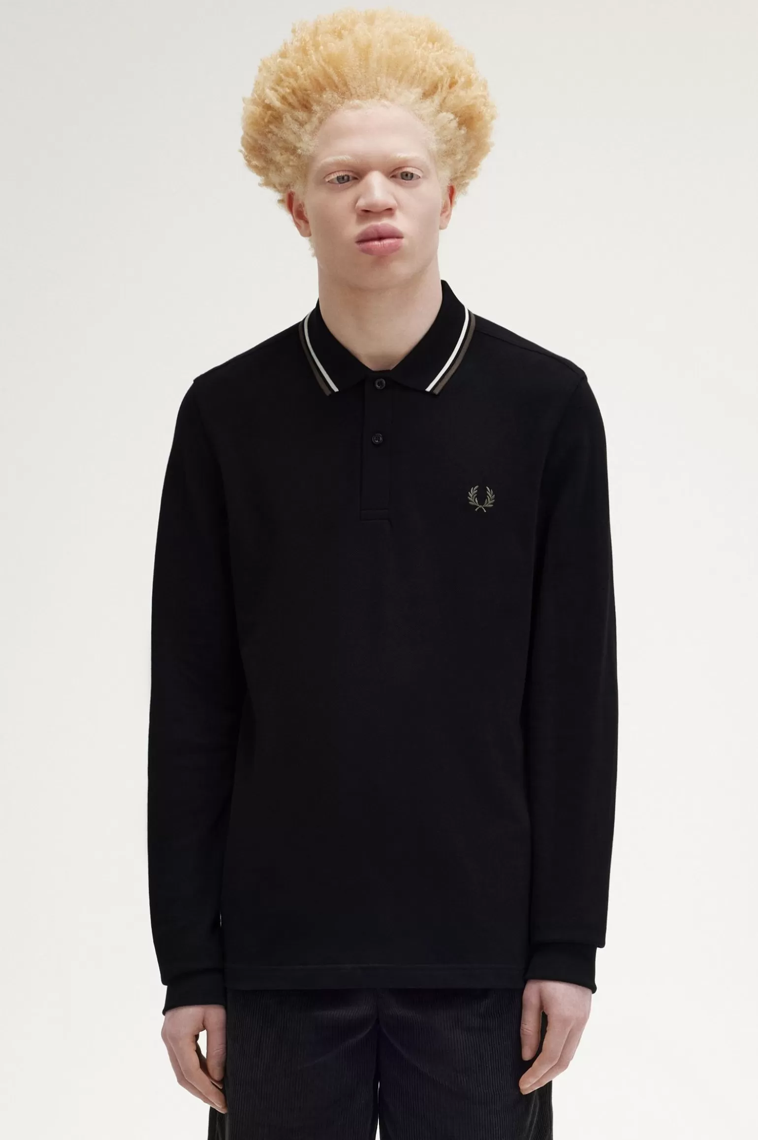 Poloshirts^Fred Perry M3636 Schwarz / Ecru / Grüner Lorbeer
