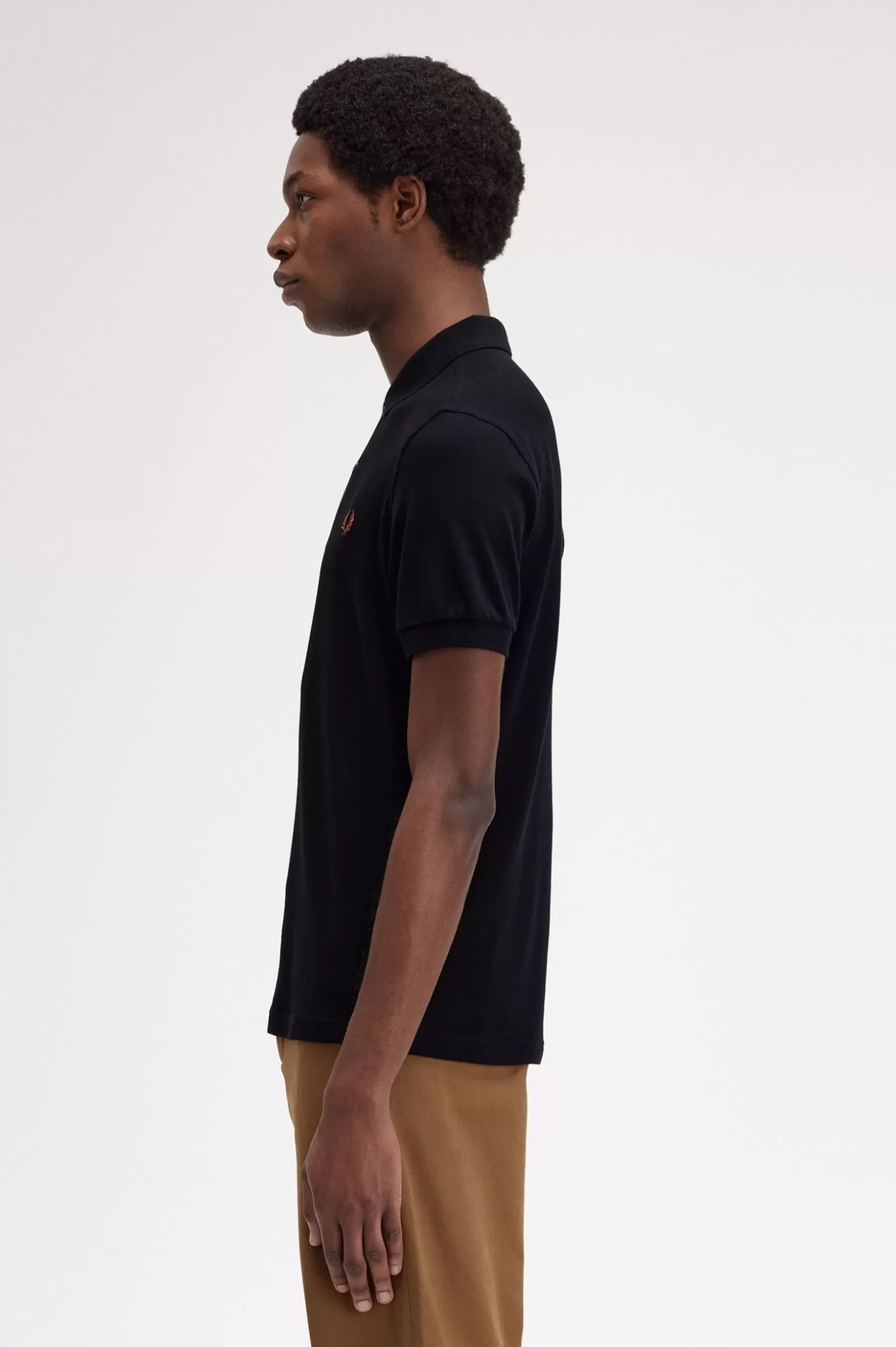 Poloshirts^Fred Perry M6000 Schwarz / Whiskybraun
