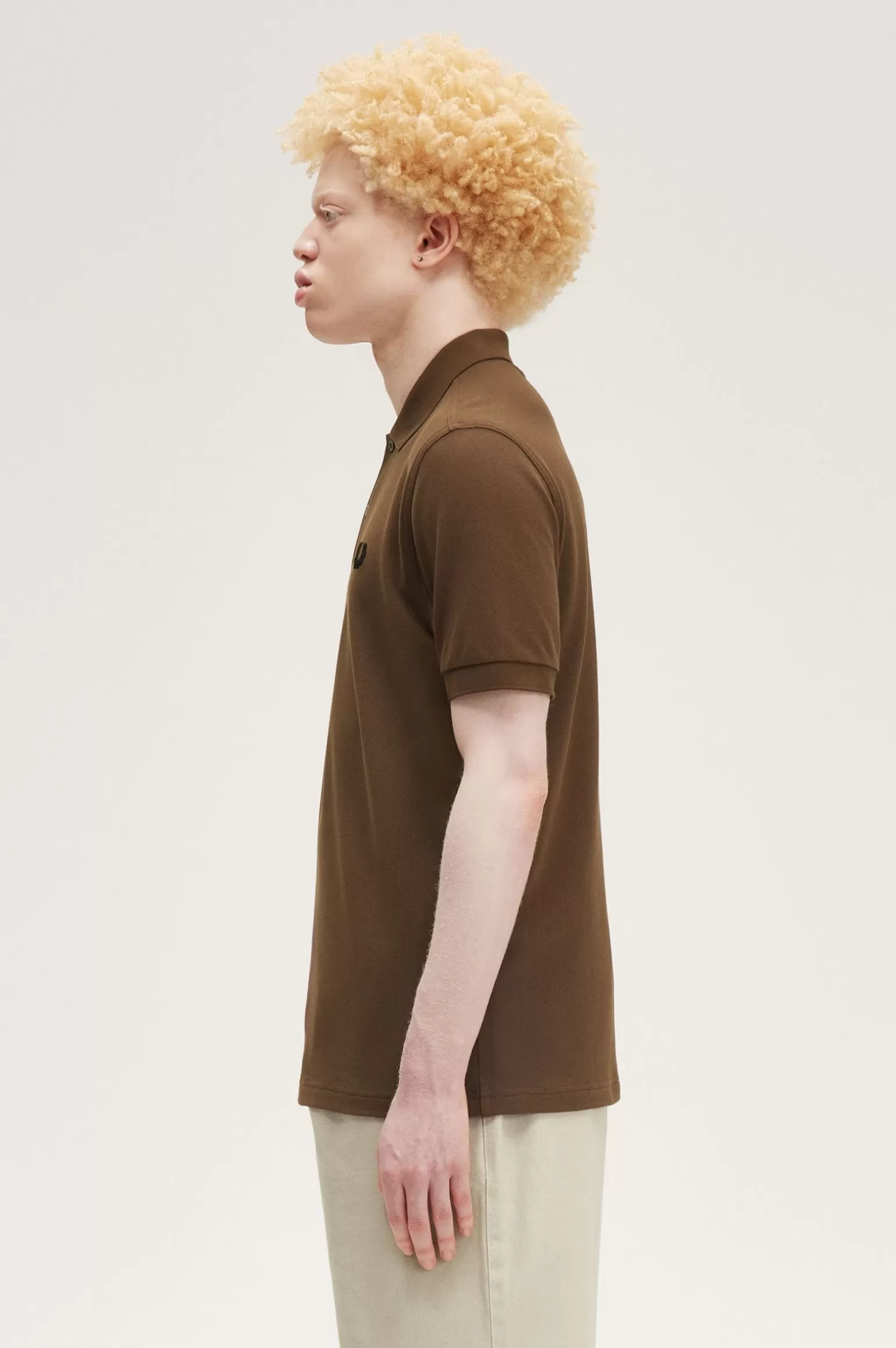 Poloshirts^Fred Perry M6000 Gebrannter Tabak / Schwarz