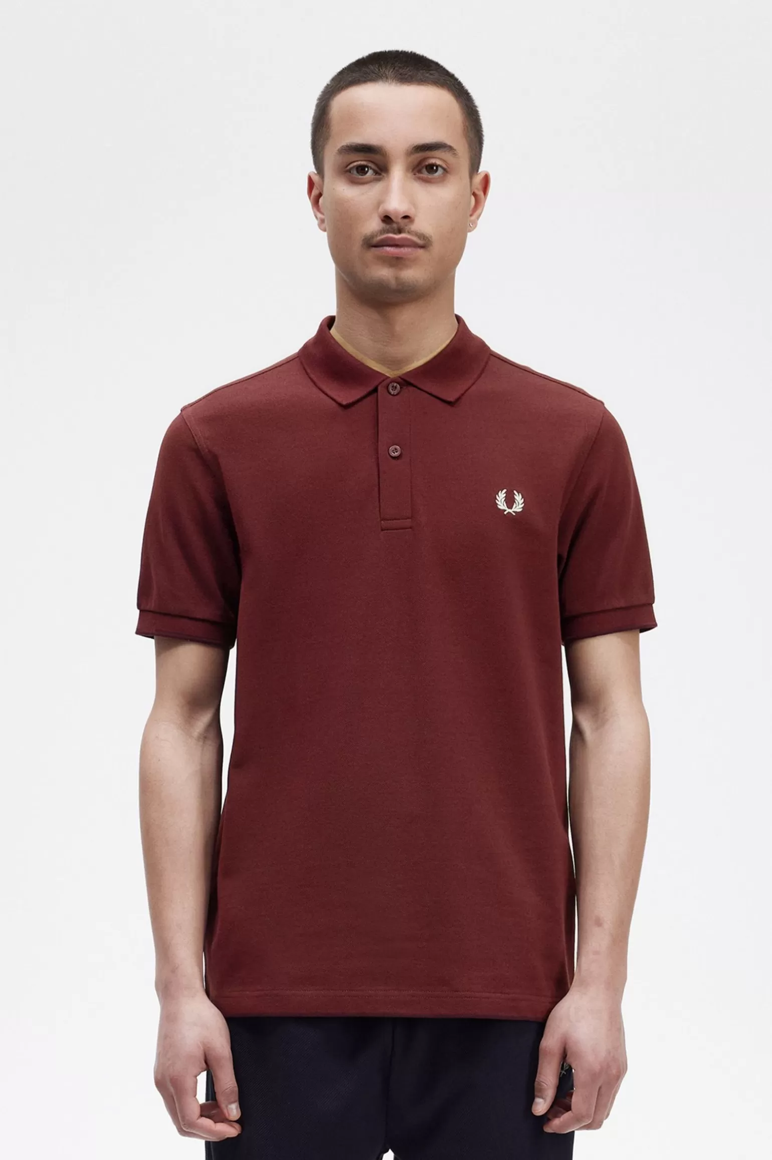 Poloshirts^Fred Perry M6000 Ochsenblut / Ecru