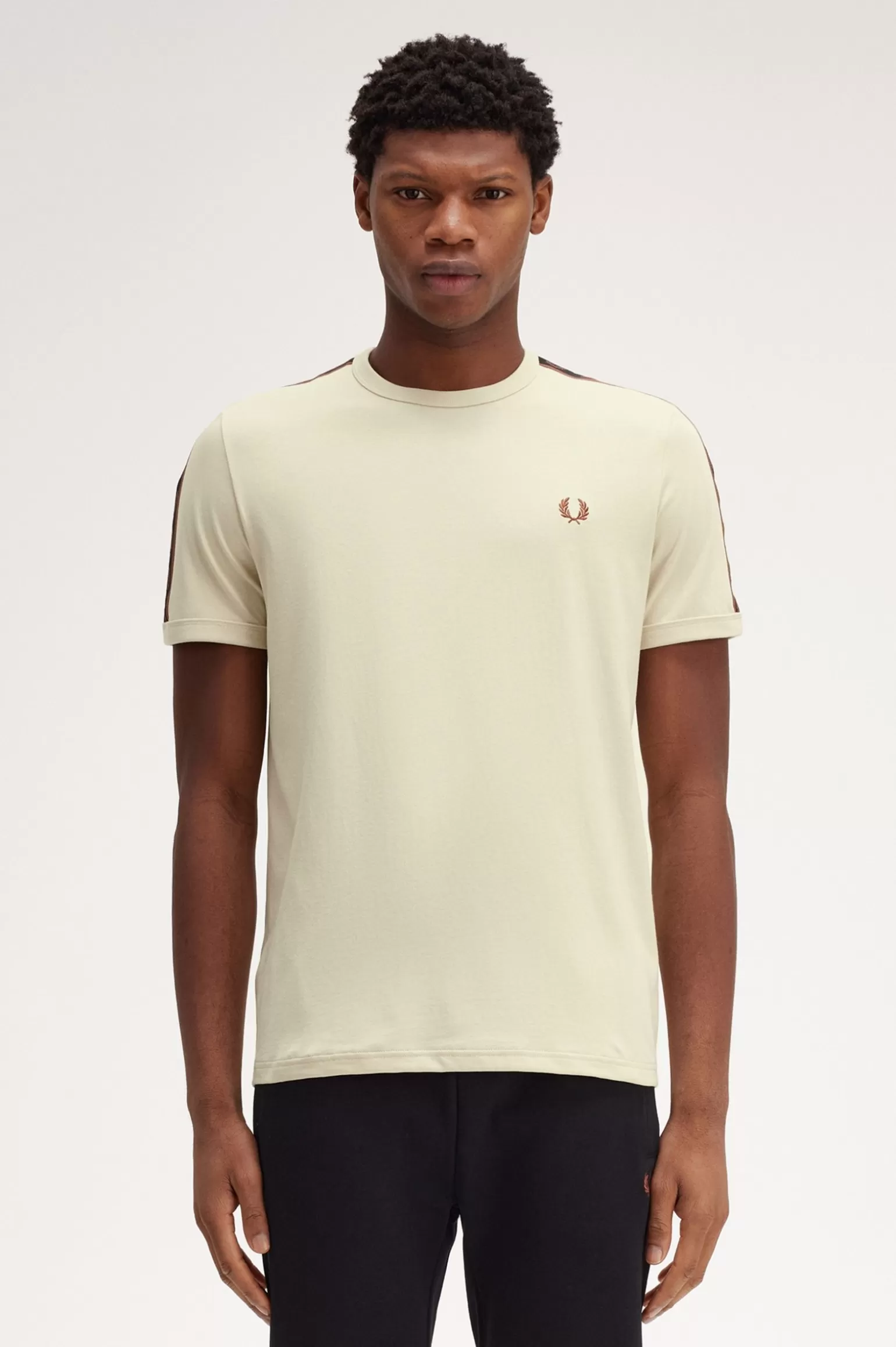 T-Shirts^Fred Perry Ringer-T-Shirt Mit Kontrastierendem Sportband Hellbeige / Whiskybraun