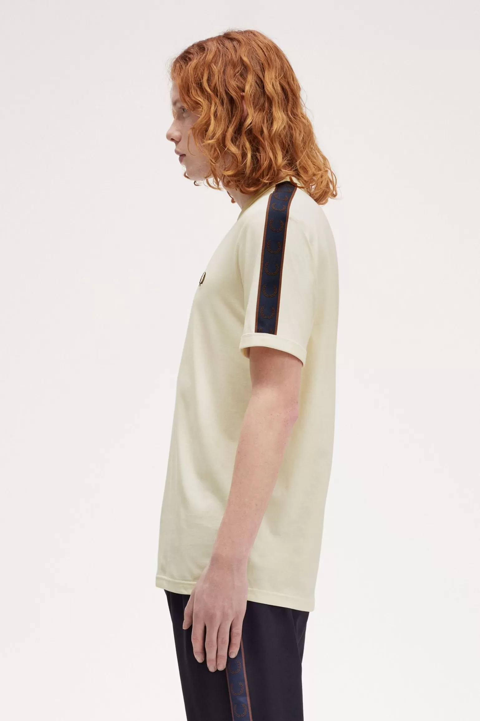 T-Shirts^Fred Perry Ringer-T-Shirt Mit Kontrastierendem Sportband Ecru / Carrington Brick