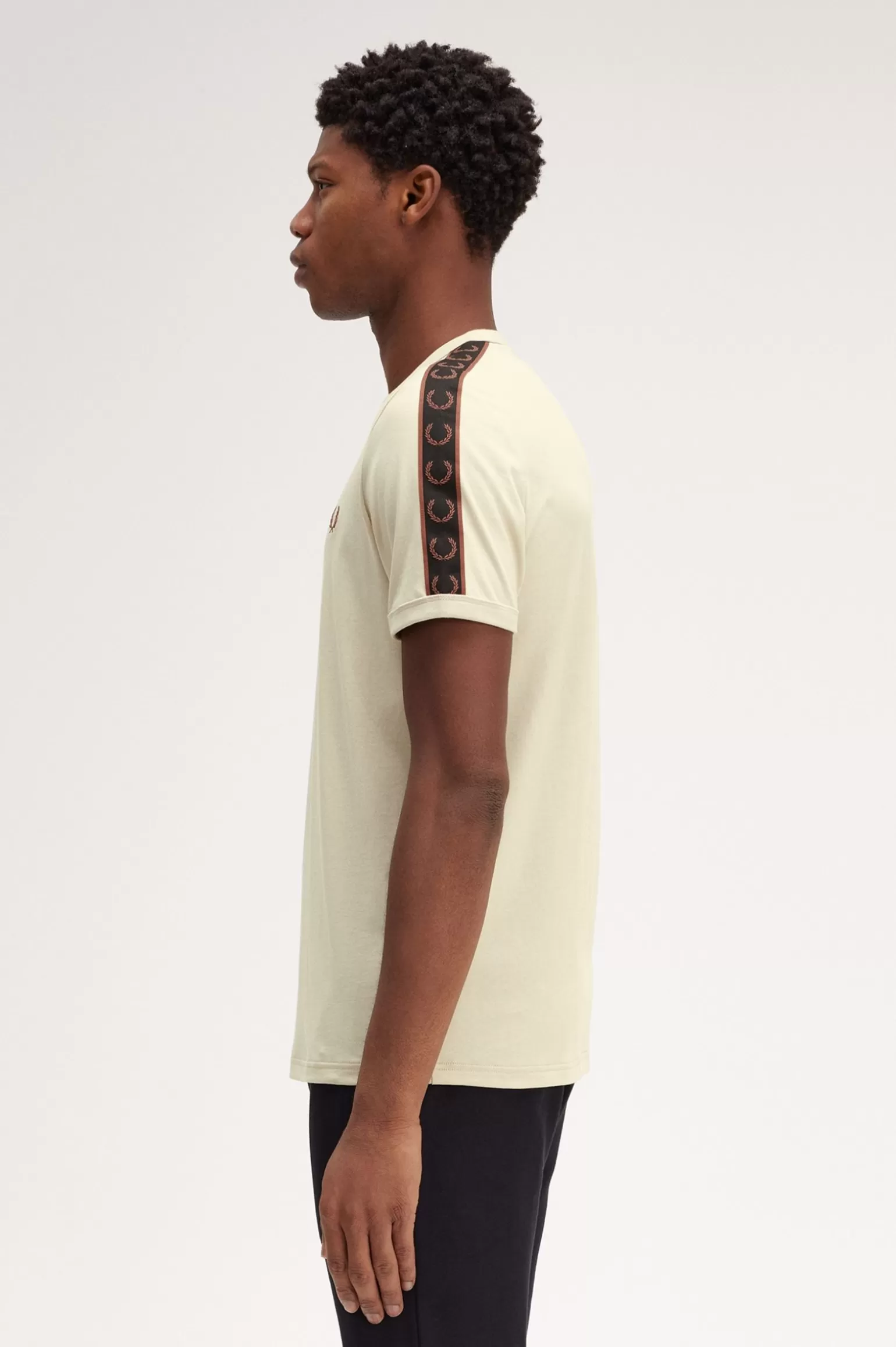 T-Shirts^Fred Perry Ringer-T-Shirt Mit Kontrastierendem Sportband Hellbeige / Whiskybraun