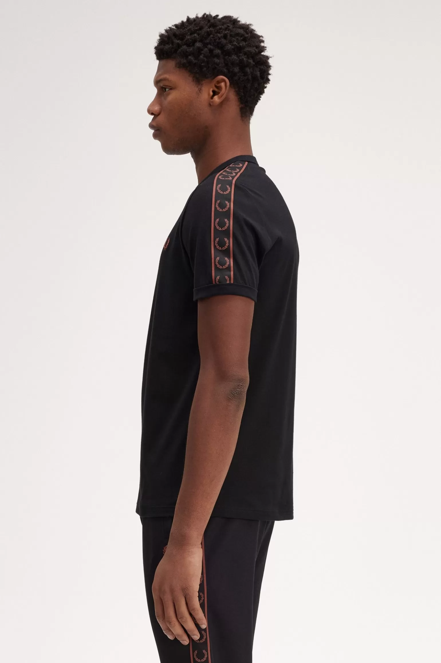 T-Shirts^Fred Perry Ringer-T-Shirt Mit Kontrastierendem Sportband Schwarz / Whiskybraun