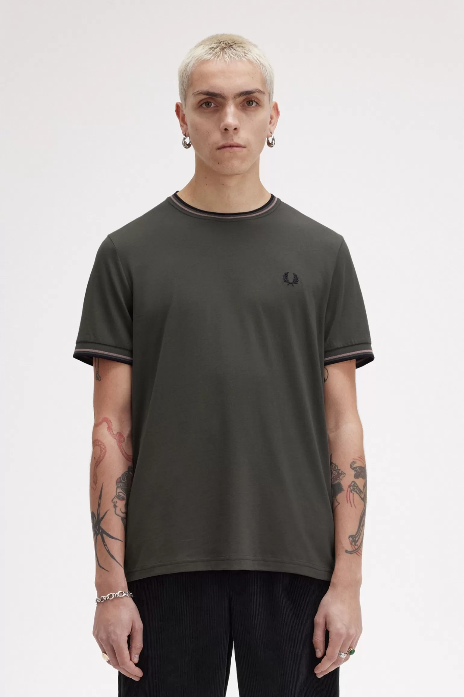 T-Shirts^Fred Perry T-Shirt Mit Doppelstreifen Feldgrün / Dunkelrosa / Marineblau
