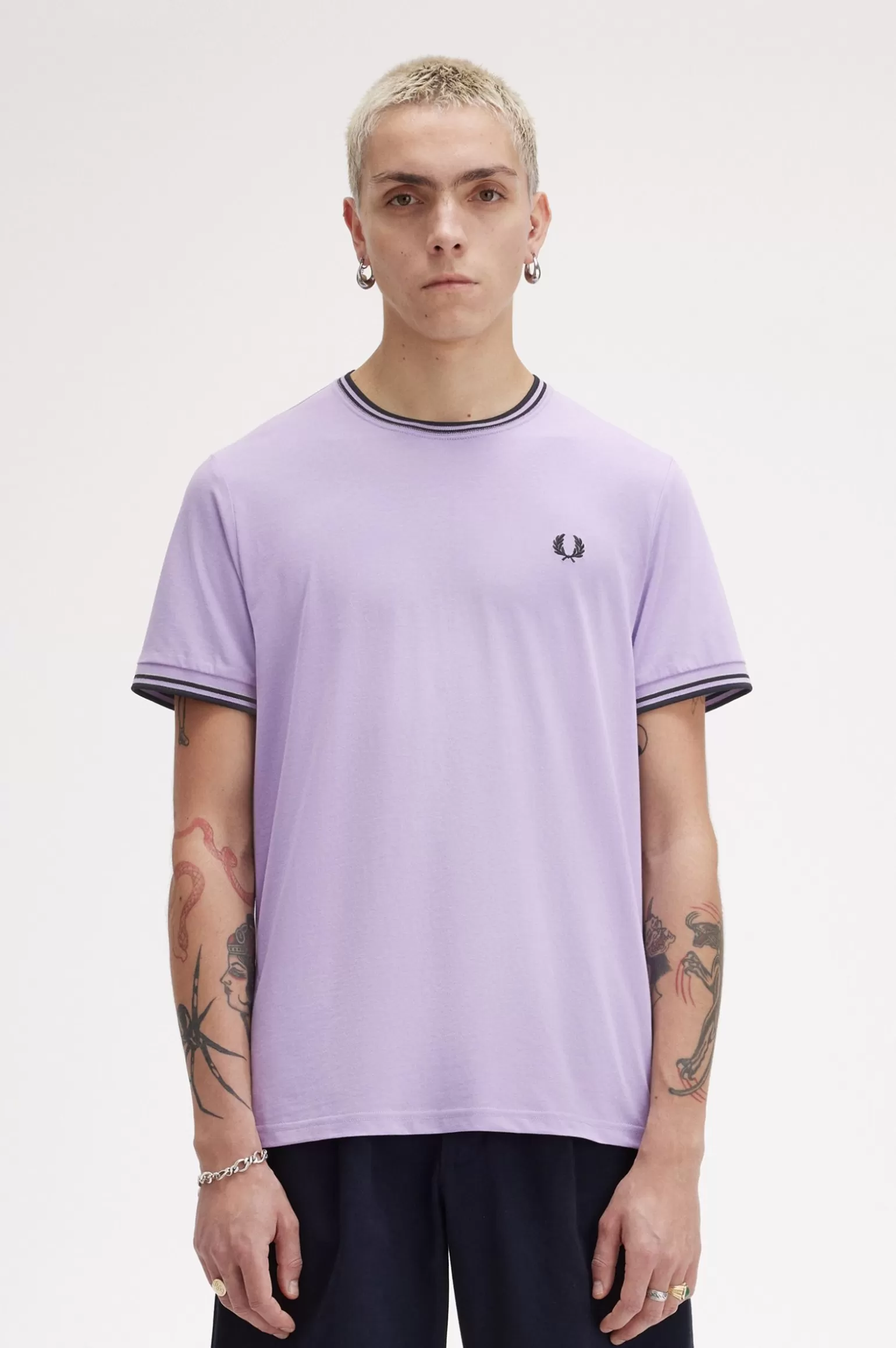 T-Shirts^Fred Perry T-Shirt Mit Doppelstreifen Ultraviolett / Marineblau