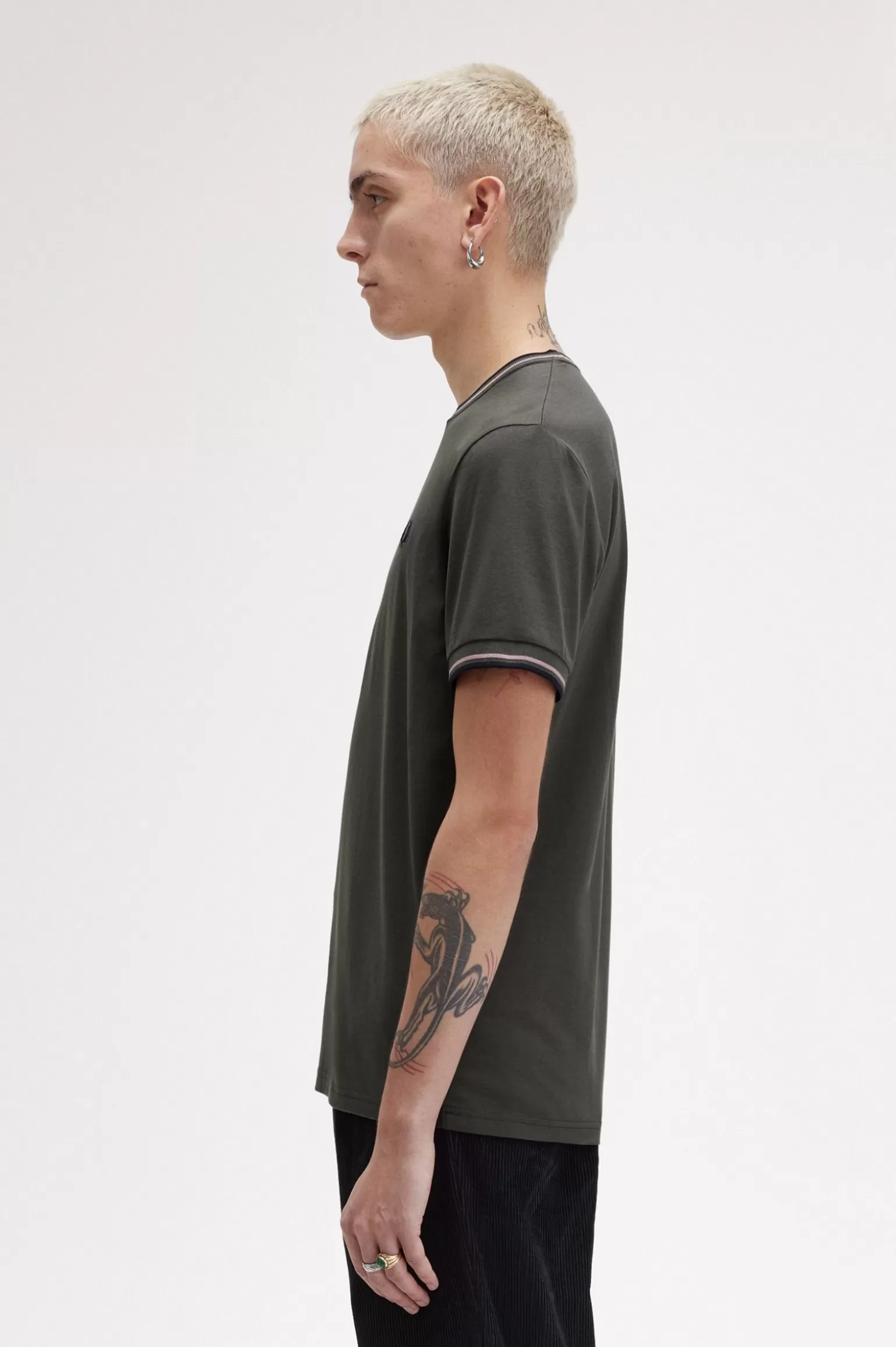 T-Shirts^Fred Perry T-Shirt Mit Doppelstreifen Feldgrün / Dunkelrosa / Marineblau